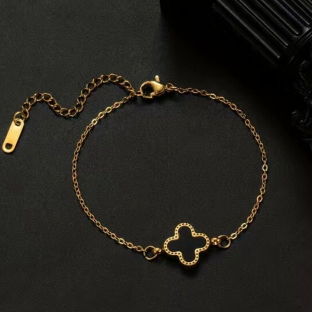 18K Gold Plated, Black / White,Four-leaf Clover Bracelet. - Picture 3 of 5